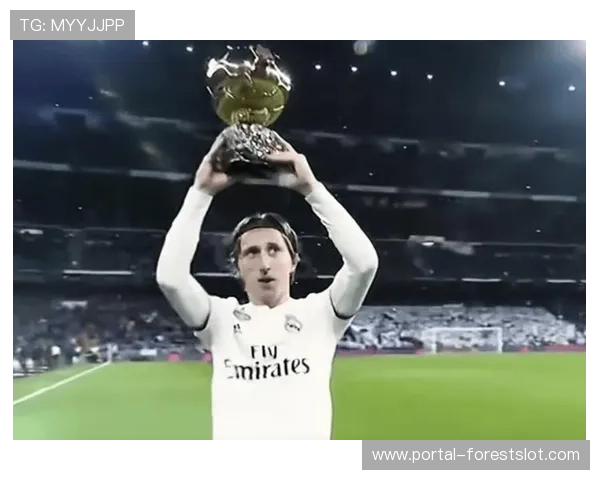 莫德里奇告别战,伯纳乌全场起立鼓掌向大师致敬 莫德里奇告别战,伯纳乌全场起立鼓掌向大师致敬