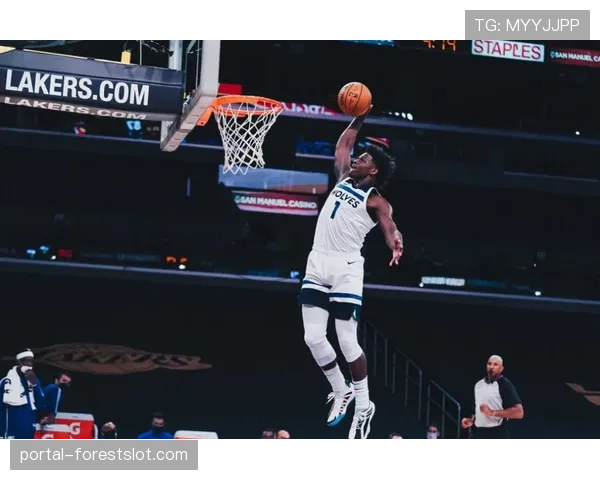 深度战术：解析森林狼与雷霆的潜在对决，联盟顶级防守球队间的博弈